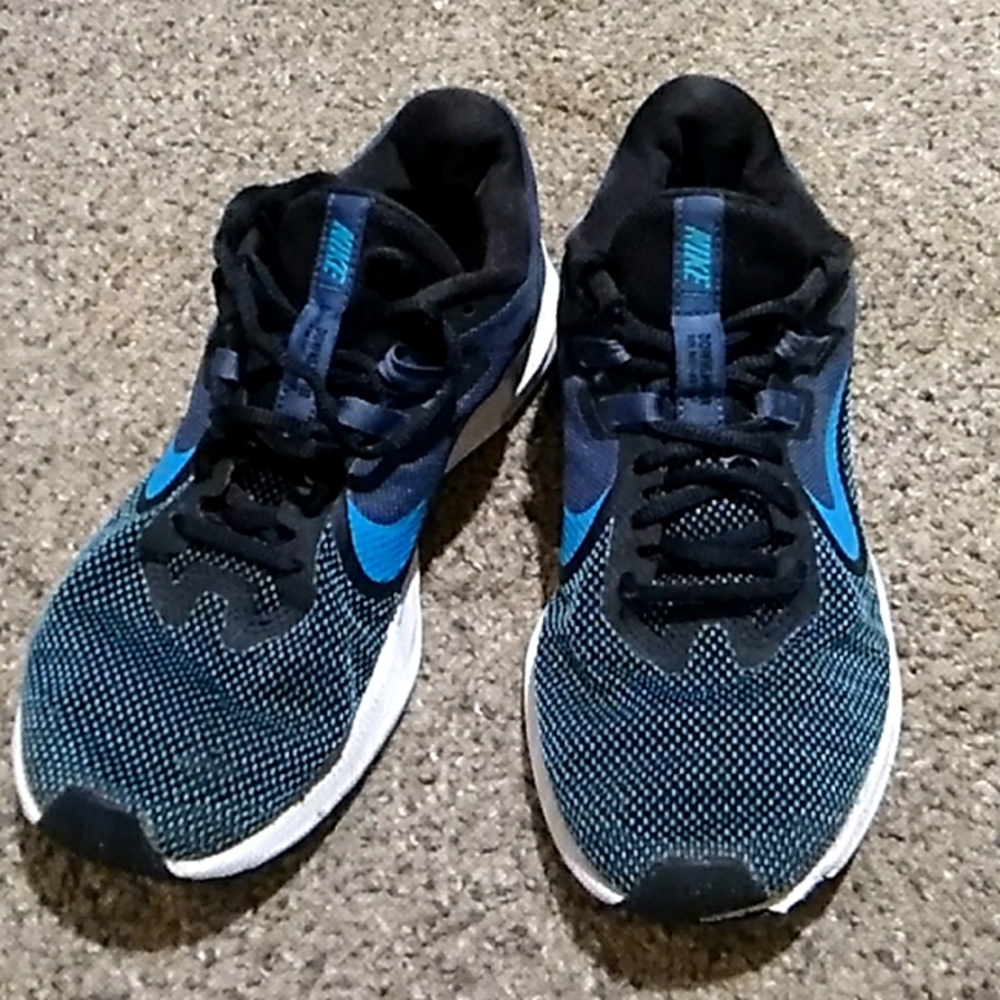 Nike "downshifter run-fast" size 7.5 tennis shoes